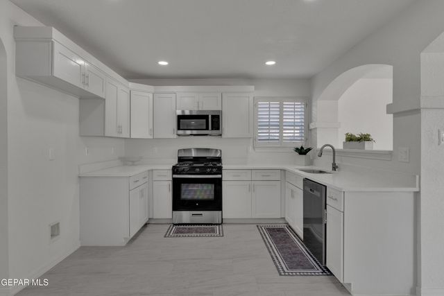 1243 JOHN PHELAN Drive, El Paso, TX 79936