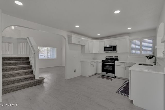 1243 JOHN PHELAN Drive, El Paso, TX 79936