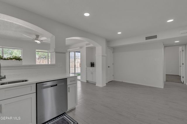 1243 JOHN PHELAN Drive, El Paso, TX 79936