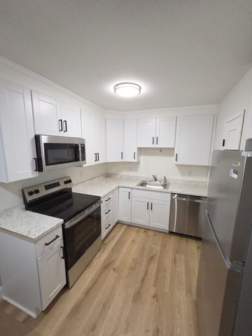 7 Chapel Hill Drive 11, Plymouth, MA 02360