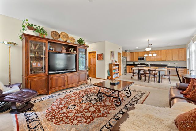 365 Oakmont Drive, Cary, IL 60013