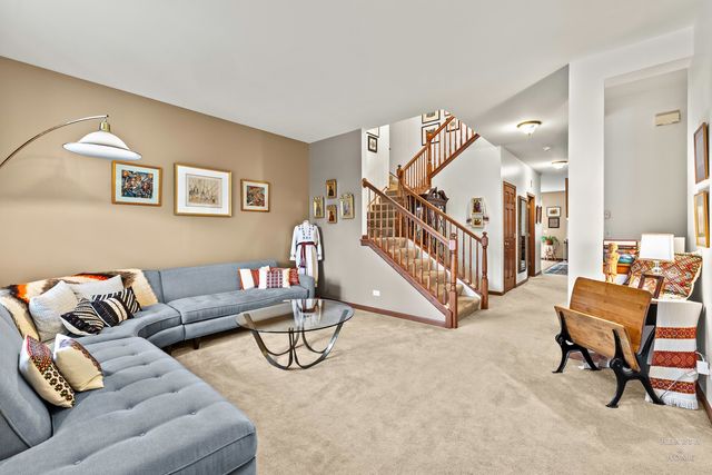 365 Oakmont Drive, Cary, IL 60013