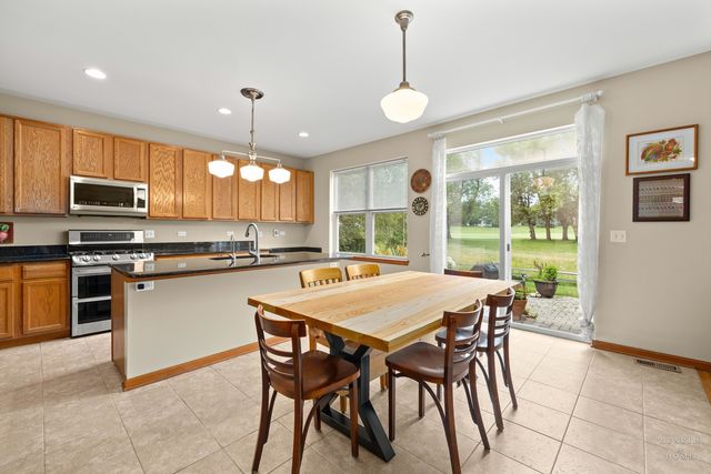 365 Oakmont Drive, Cary, IL 60013