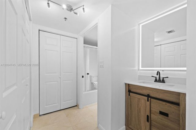 20505 E Country Club Drive 1938, Aventura, FL 33180