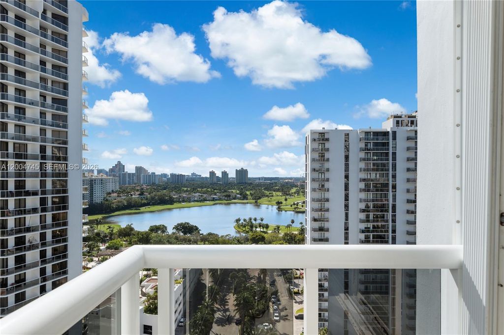 20505 E Country Club Drive 1938, Aventura, FL 33180