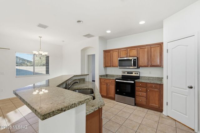 6661 E Gehrig Lane, Tucson, AZ 85756