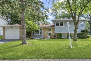 7211 Sprucewood Avenue, Woodridge, IL 60517
