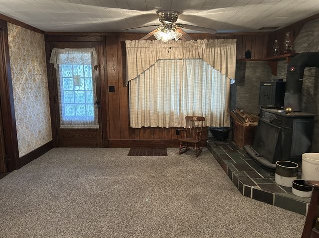 33282 N MAIN Street, Townville, PA 16360