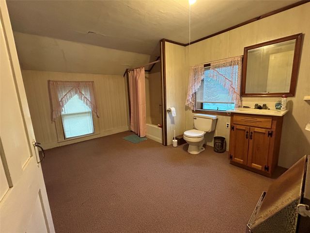 33282 N MAIN Street, Townville, PA 16360