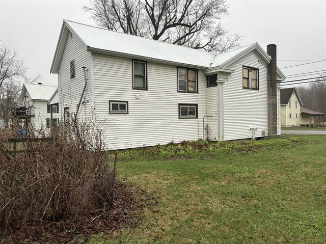 33282 N MAIN Street, Townville, PA 16360