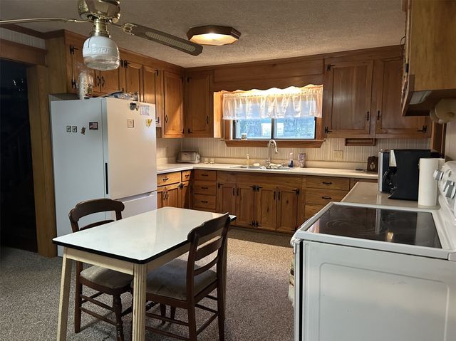 33282 N MAIN Street, Townville, PA 16360