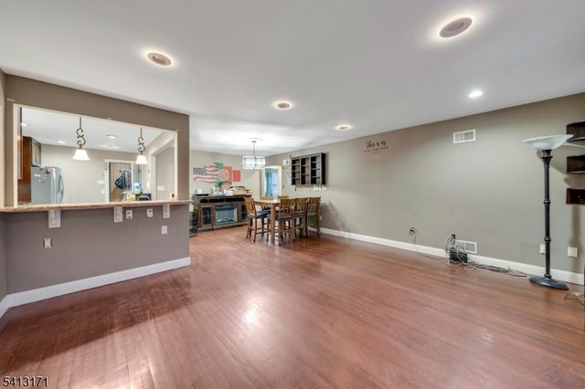 5 General Karge Ct, Elizabeth City, NJ 07202