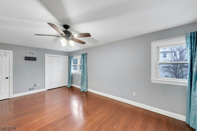 5 General Karge Ct, Elizabeth City, NJ 07202