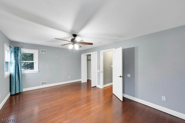 5 General Karge Ct, Elizabeth City, NJ 07202