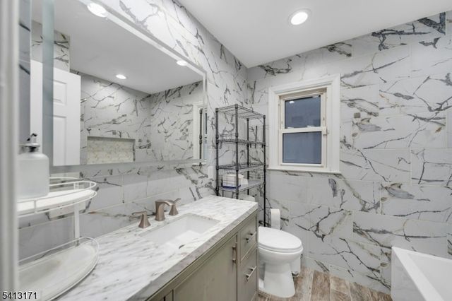 5 General Karge Ct, Elizabeth City, NJ 07202