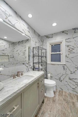 5 General Karge Ct, Elizabeth City, NJ 07202