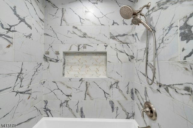 5 General Karge Ct, Elizabeth City, NJ 07202