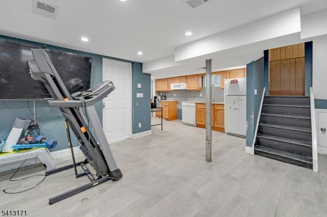 5 General Karge Ct, Elizabeth City, NJ 07202