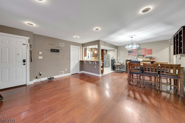 5 General Karge Ct, Elizabeth City, NJ 07202