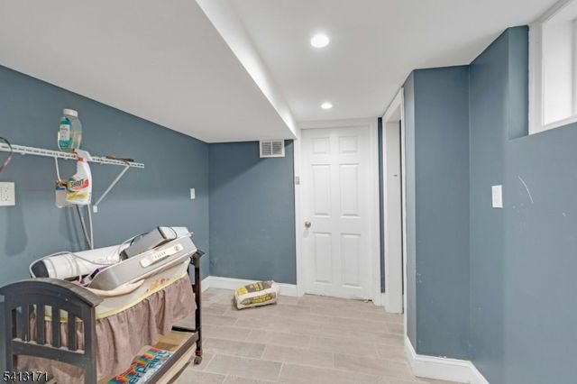 5 General Karge Ct, Elizabeth City, NJ 07202