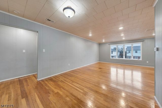 5 General Karge Ct, Elizabeth City, NJ 07202