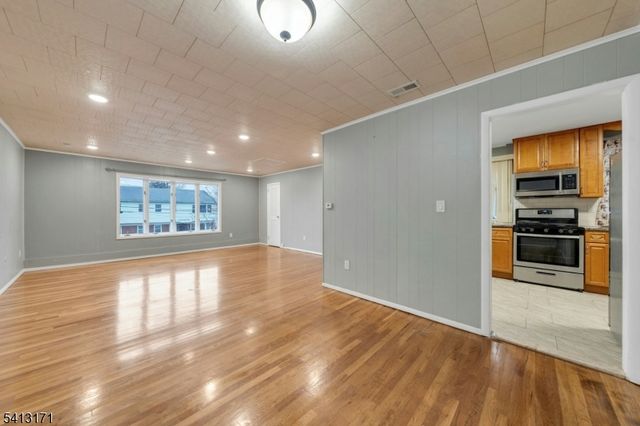 5 General Karge Ct, Elizabeth City, NJ 07202