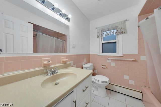 5 General Karge Ct, Elizabeth City, NJ 07202