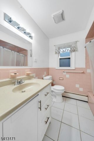 5 General Karge Ct, Elizabeth City, NJ 07202