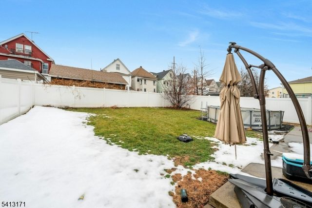 5 General Karge Ct, Elizabeth City, NJ 07202