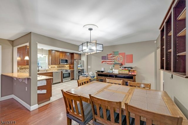 5 General Karge Ct, Elizabeth City, NJ 07202