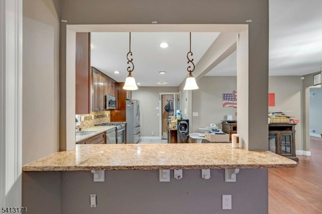 5 General Karge Ct, Elizabeth City, NJ 07202