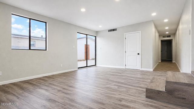 10285 Nirmal Drive, Socorro, TX 79927