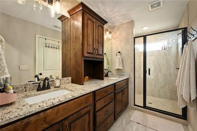 1605 Shadow Drive, Leavenworth, KS 66048