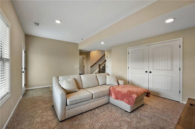 1605 Shadow Drive, Leavenworth, KS 66048