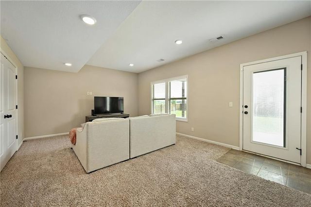 1605 Shadow Drive, Leavenworth, KS 66048