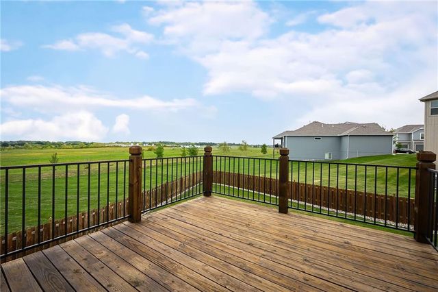 1605 Shadow Drive, Leavenworth, KS 66048