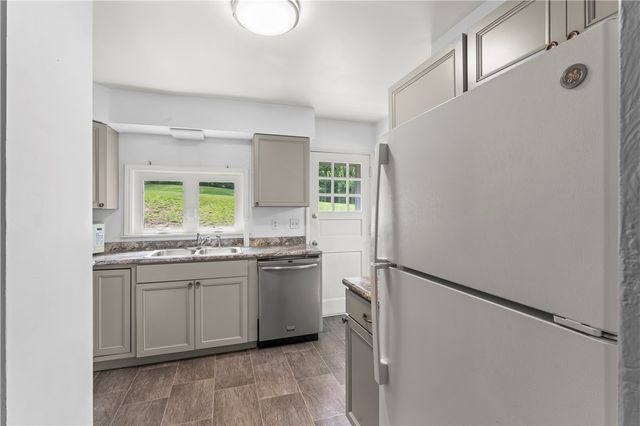 372 Chartiers Run Road, Chartiers, PA 15317