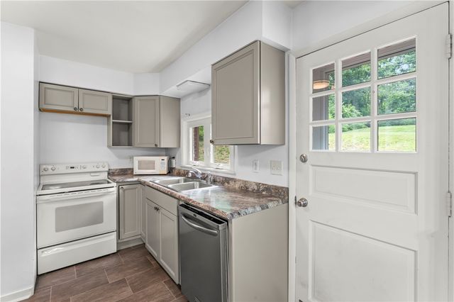 372 Chartiers Run Road, Chartiers, PA 15317