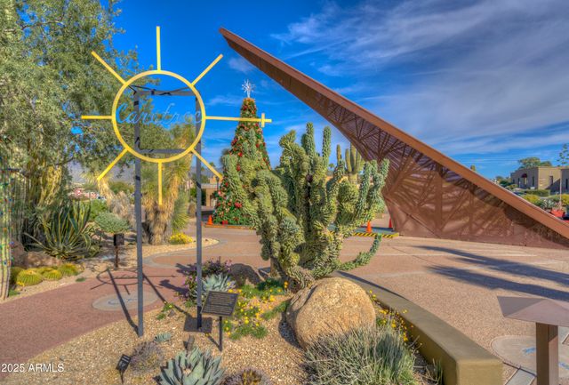 37221 N Holiday Lane, Carefree, AZ 85377