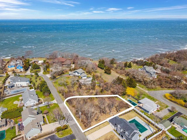 1050 Tasker Lane, Greenport, NY 11944