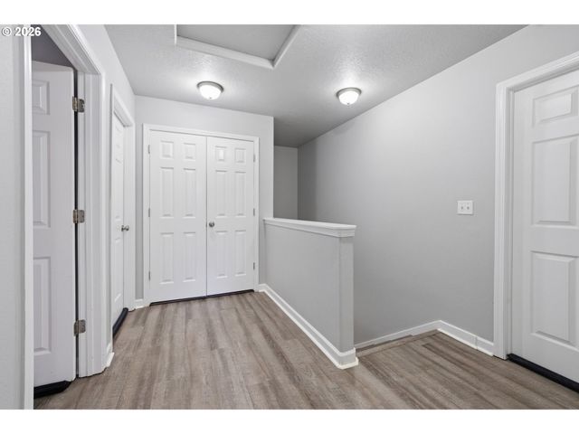 406 SUNSET Ct, Amity, OR 97101