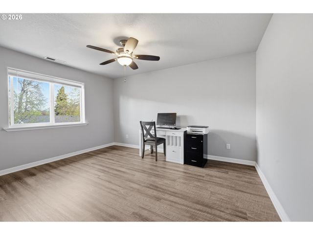 406 SUNSET Ct, Amity, OR 97101