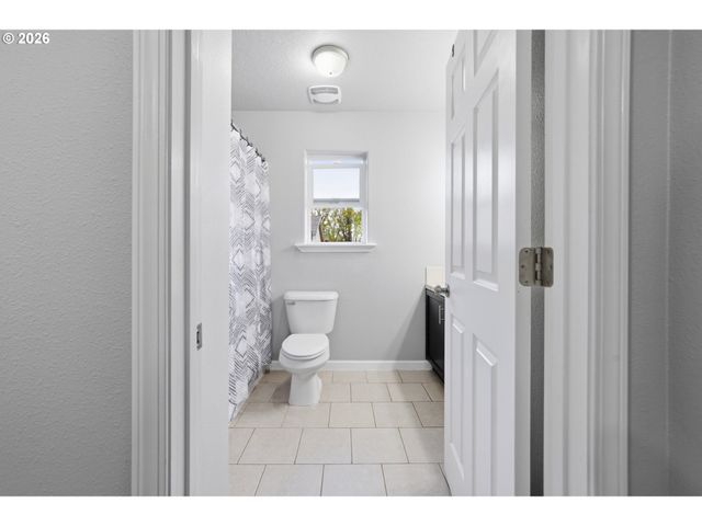 406 SUNSET Ct, Amity, OR 97101