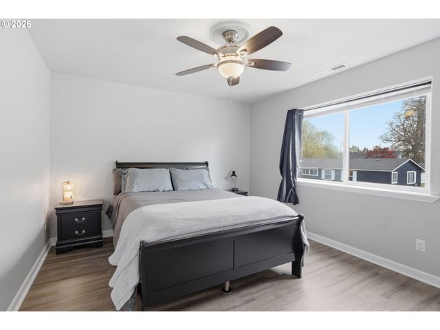 406 SUNSET Ct, Amity, OR 97101