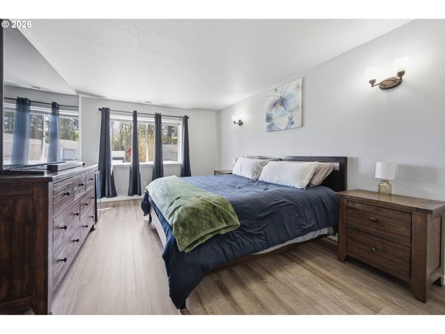 406 SUNSET Ct, Amity, OR 97101