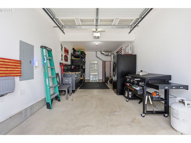 406 SUNSET Ct, Amity, OR 97101