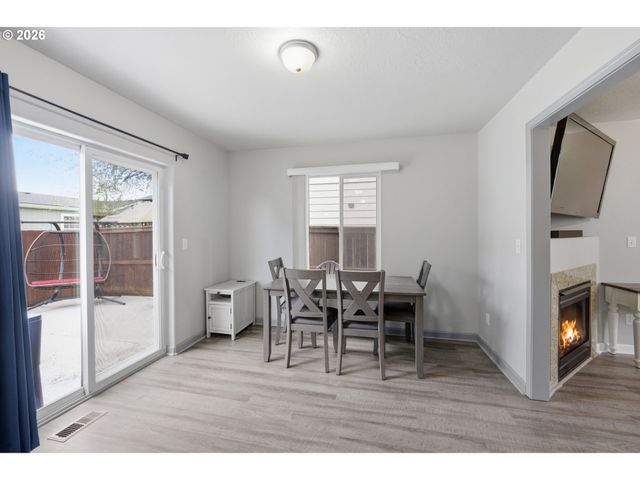 406 SUNSET Ct, Amity, OR 97101