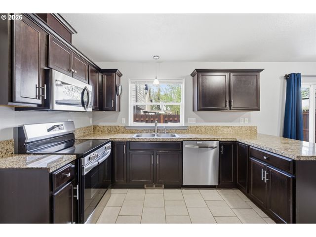 406 SUNSET Ct, Amity, OR 97101