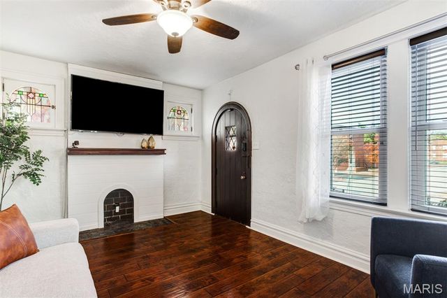 3892 Kingsland Court, St Louis, MO 63116