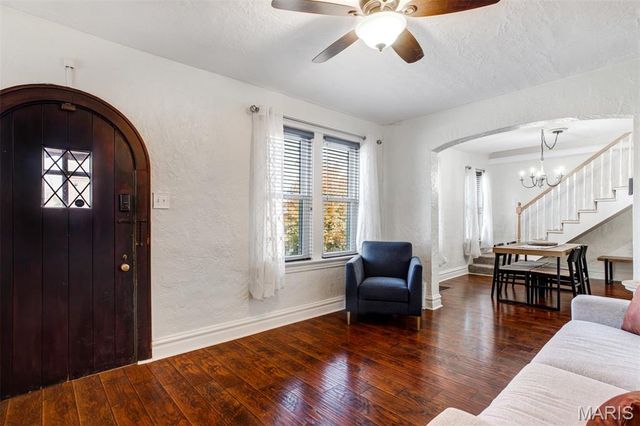 3892 Kingsland Court, St Louis, MO 63116